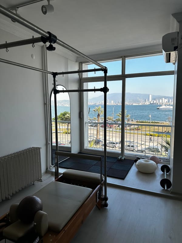 Karşıyaka Sahil Lotus Reformer Pilates — Karşıyaka pilates stüdyosu