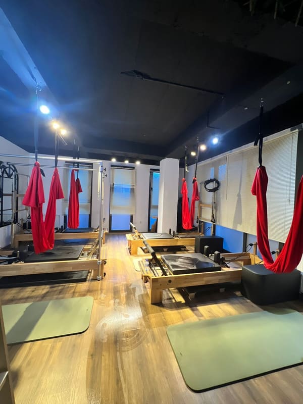 White Pilates Yoga Studio — Sancaktepe pilates stüdyosu